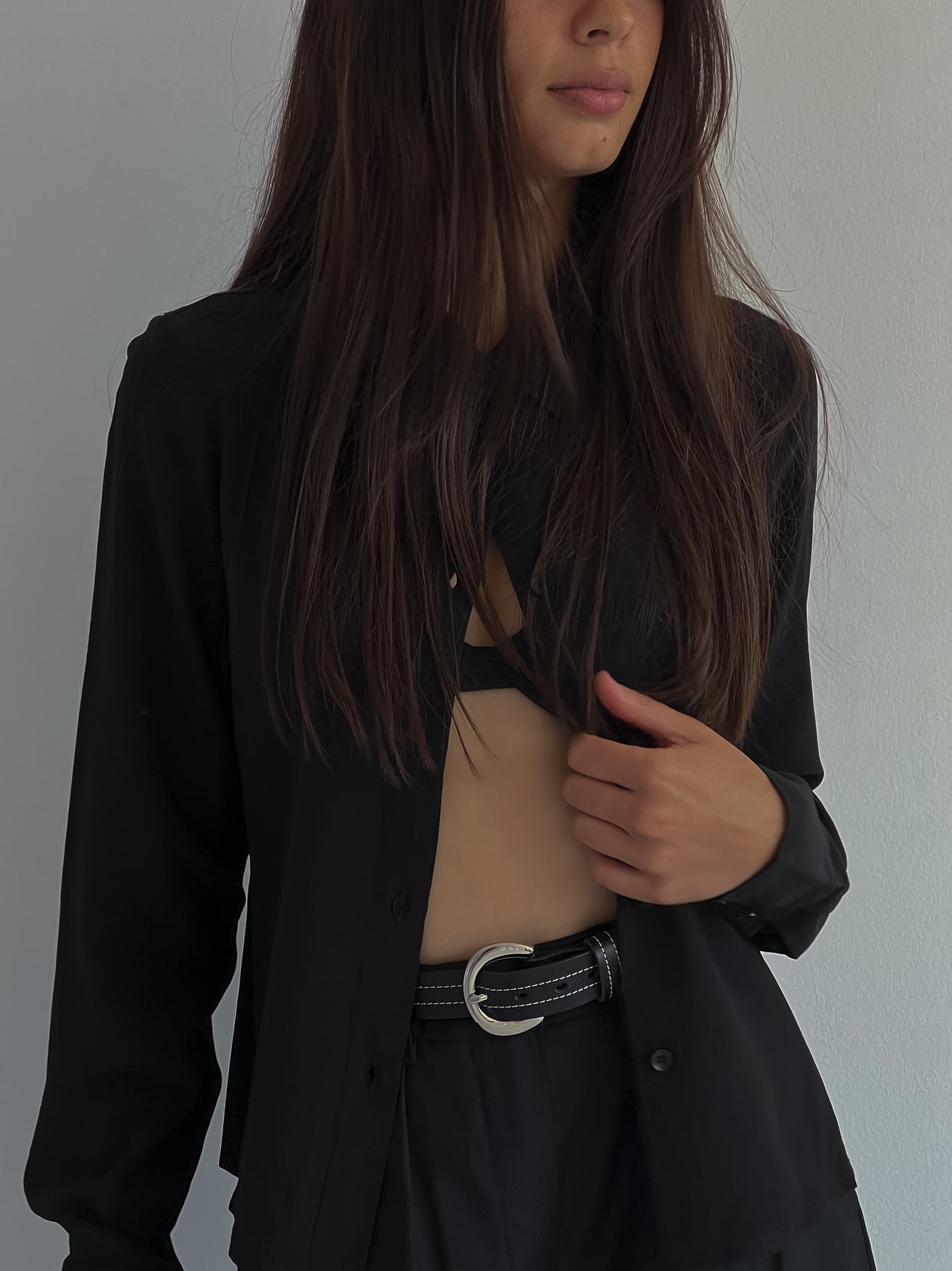 The Lair Camille White Stitch Belt Slim Silver