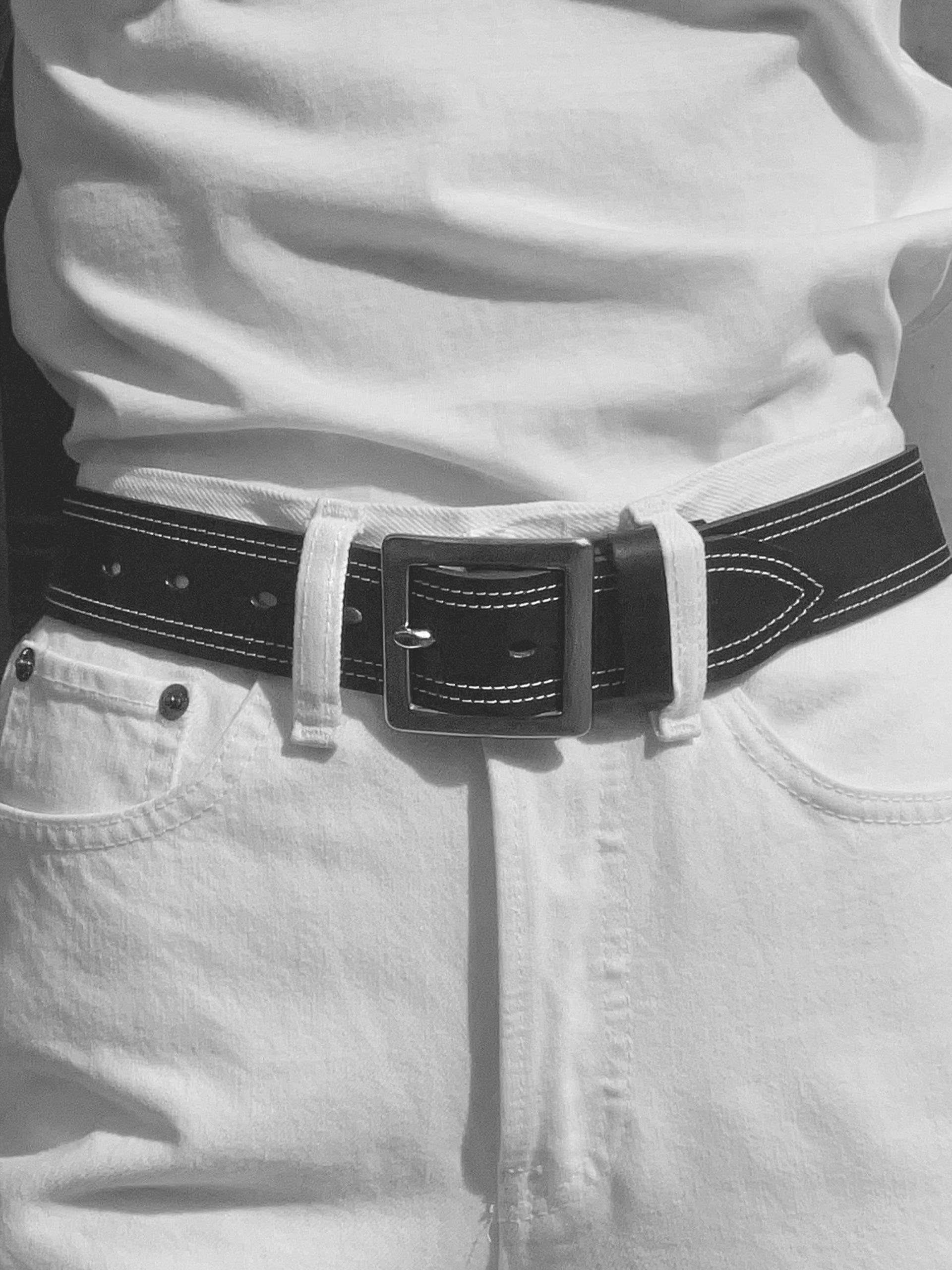The-Lair-Daisy-Silver-White-Stitch