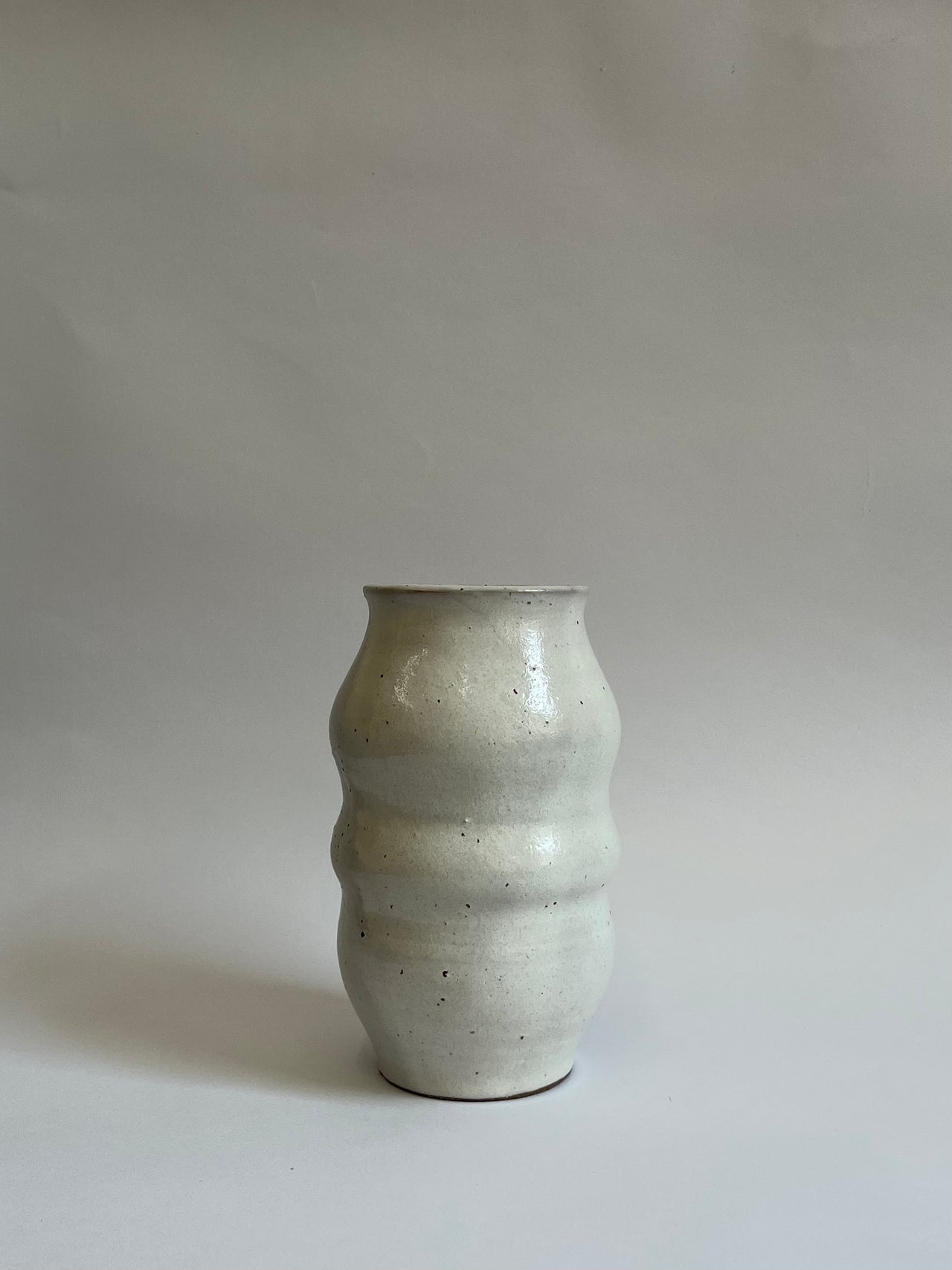 BRB Wobble Vase White Speckle