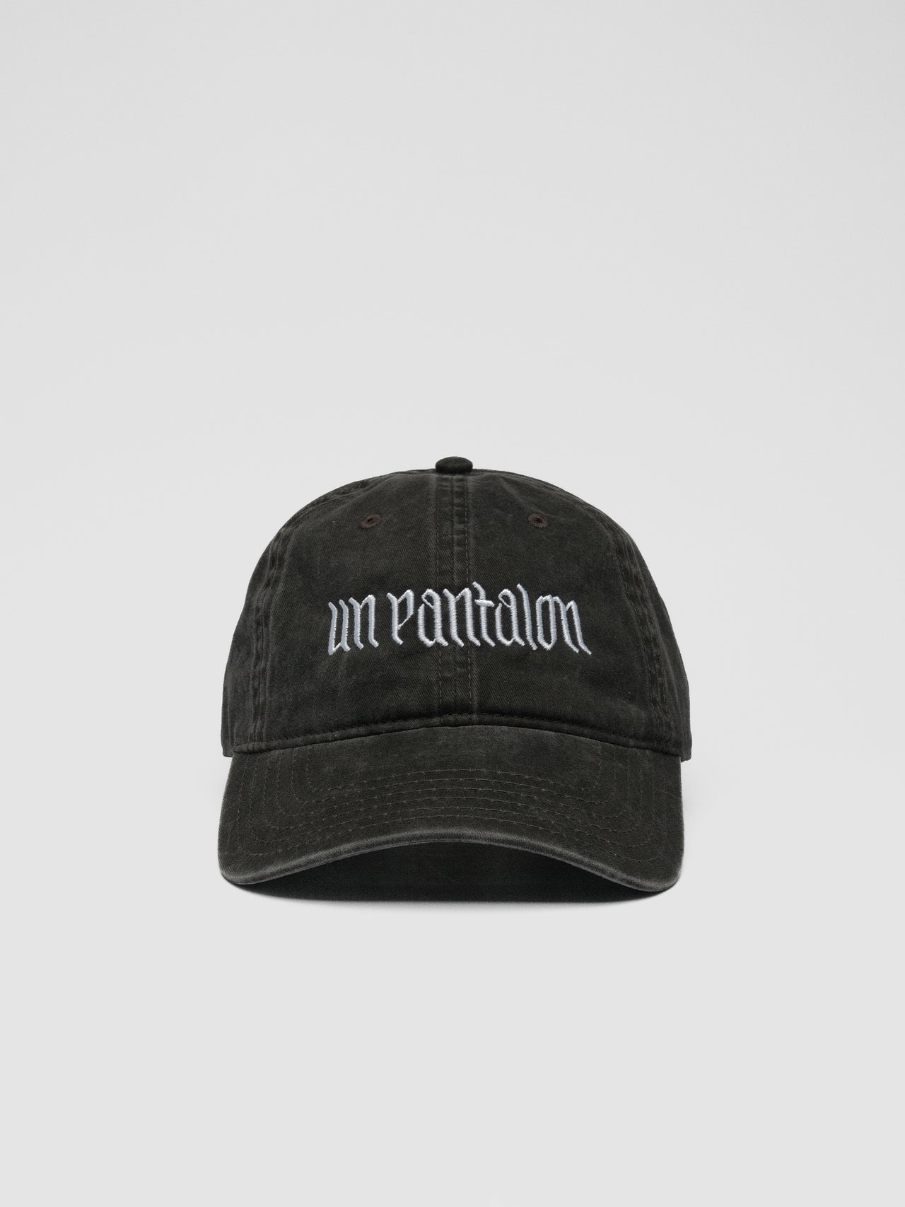 Un Pantalon Goth Cap White Logo