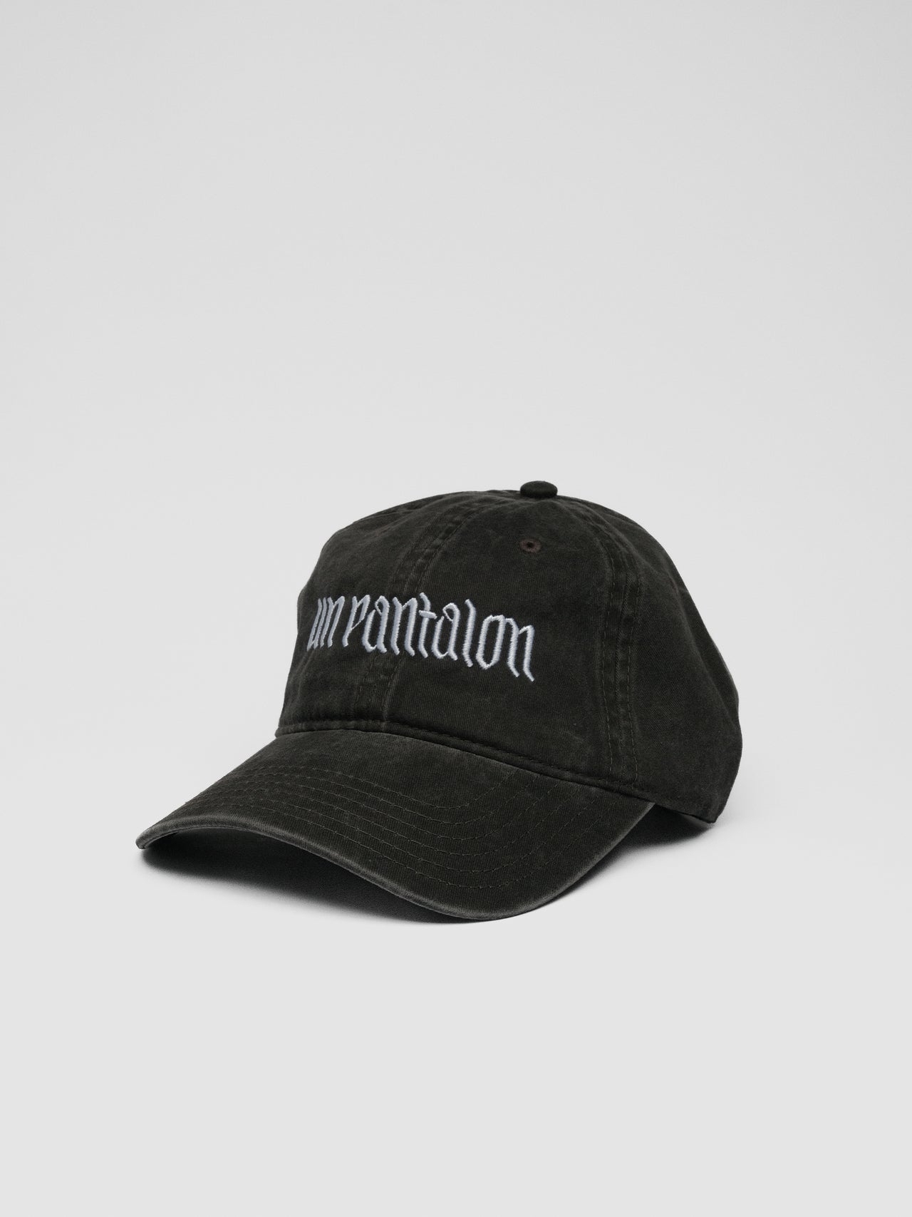 Un Pantalon Goth Cap White Logo