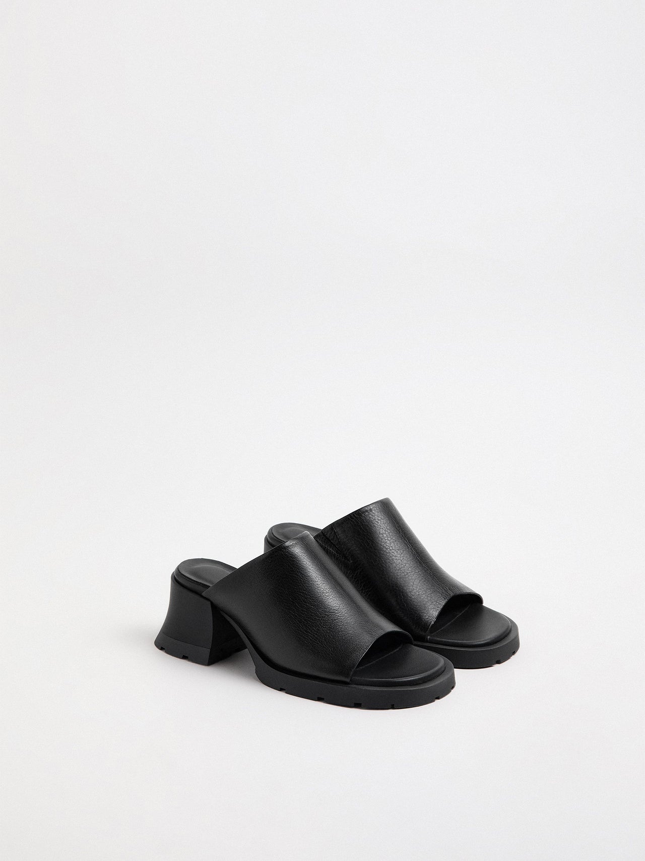 MIISTA x E8 Ini Sandal Black