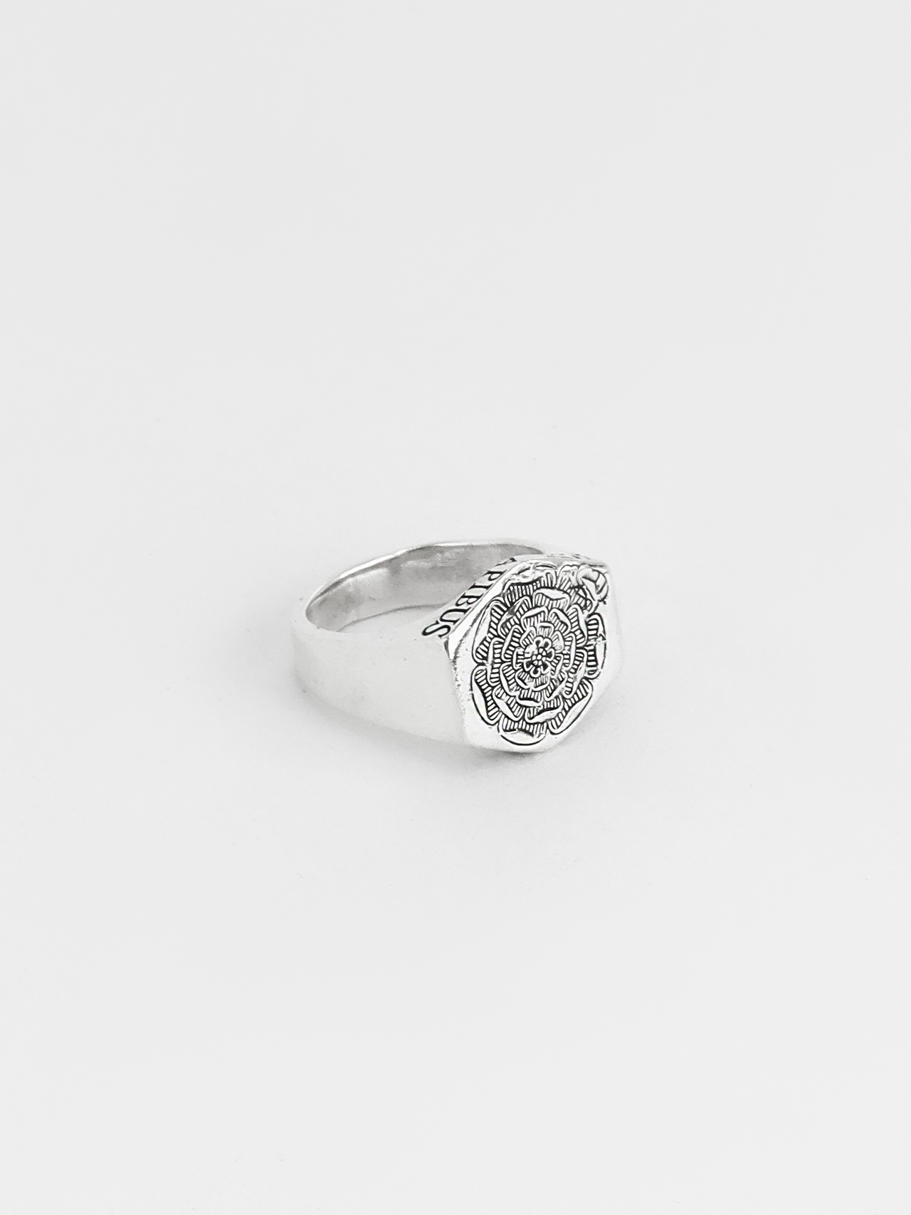 Digby & Iona Dat Rosa Signet Ring