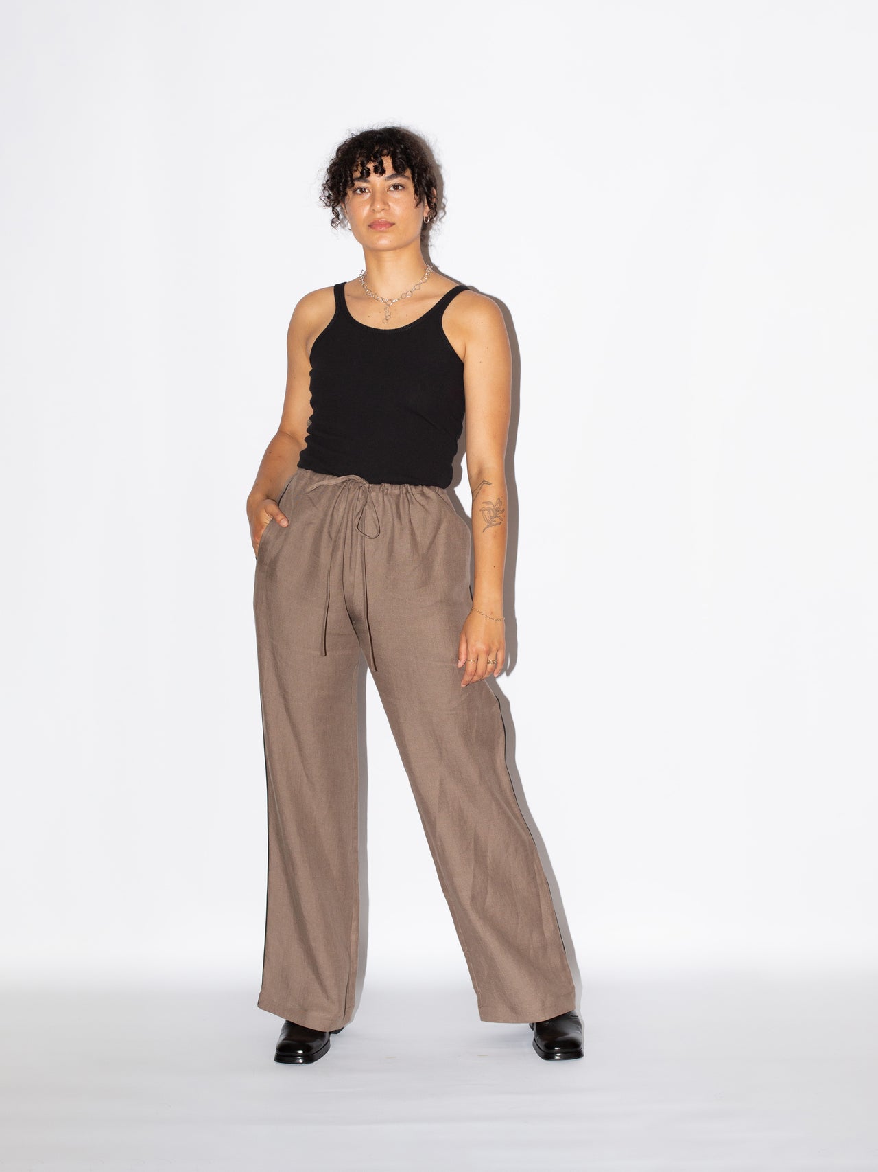 the-lair-matin-piped-drawstring-linen-pant-cowrie